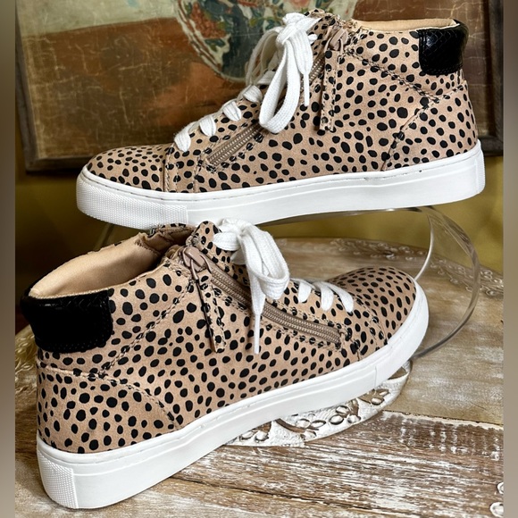 EUC Universal Threads “Brooklin” High-Top Sneakers Brown Leopard Print. Size 8.5 - Picture 5 of 12
